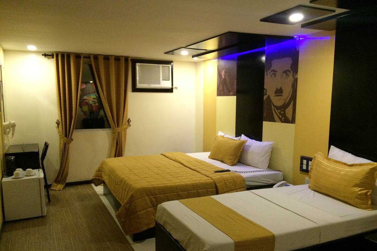 Suite 2 | In-room safe, desk, rollaway beds (surcharge), WiFi (free)