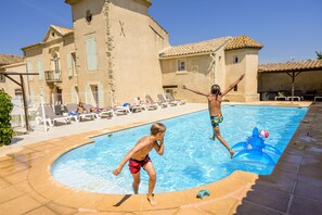Piscine extérieure, piscine chauffée