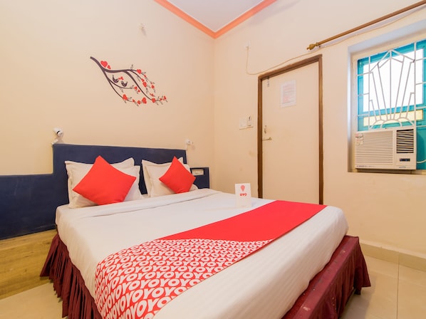 In-room safe, desk, free WiFi