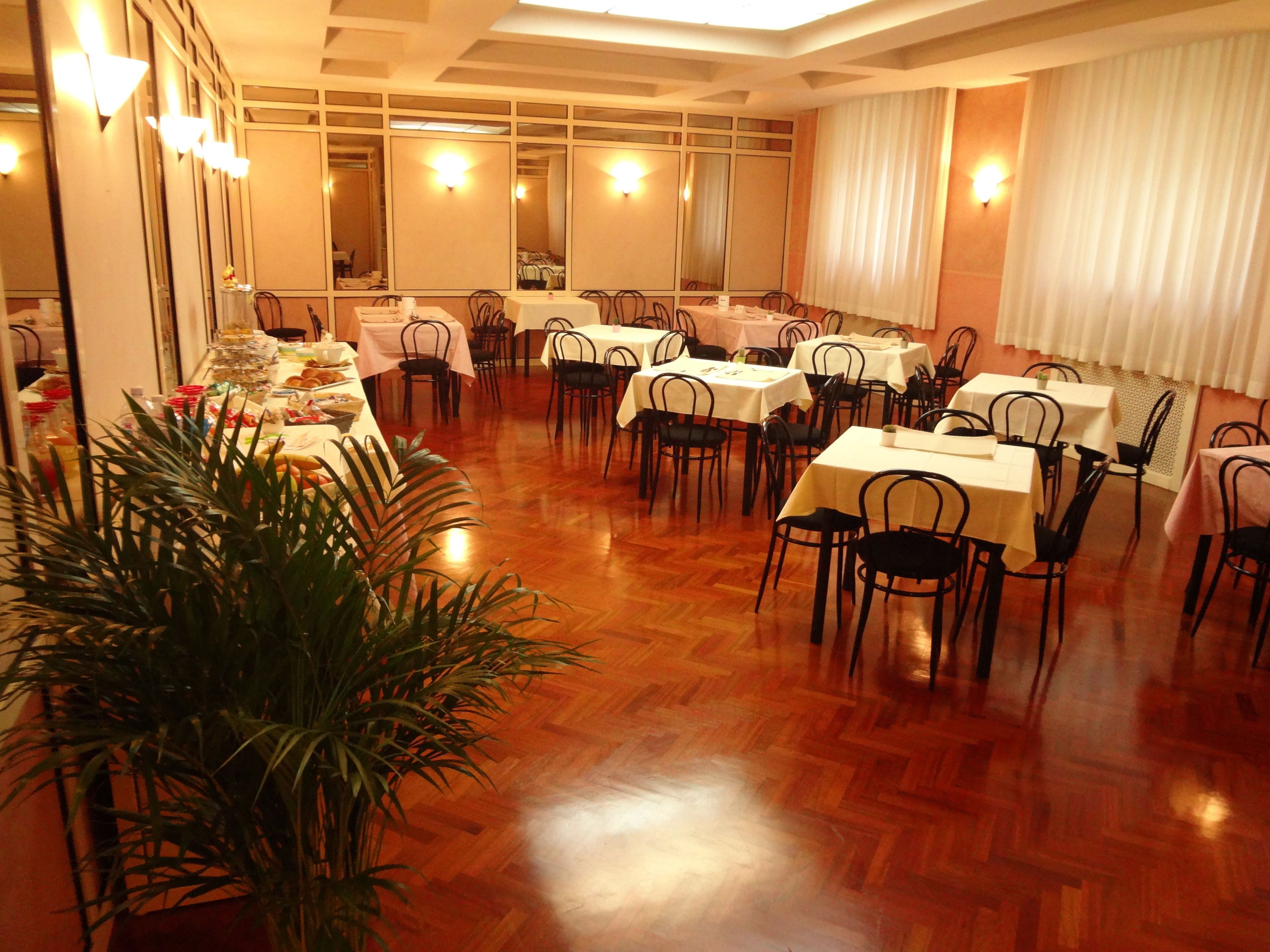 Breakfast (EUR 5 per person)