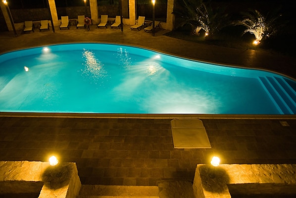 Outdoor pool, sun loungers