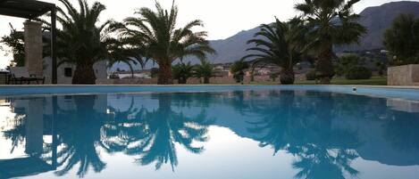 Außenpool, Liegestühle