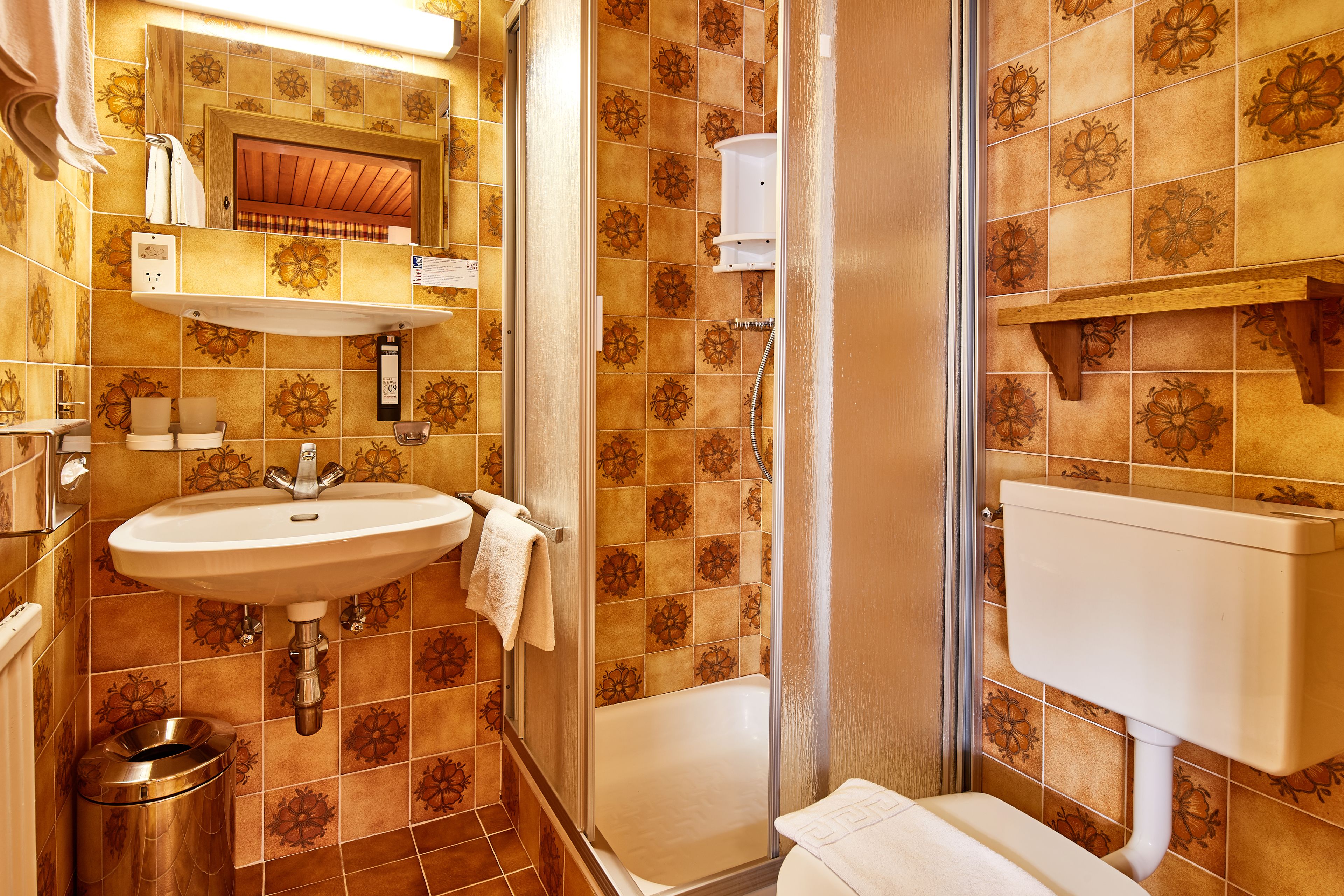 family room, 2 bedrooms (standard) | hypo-allergenic bedding, in-room safe, desk, free wifi