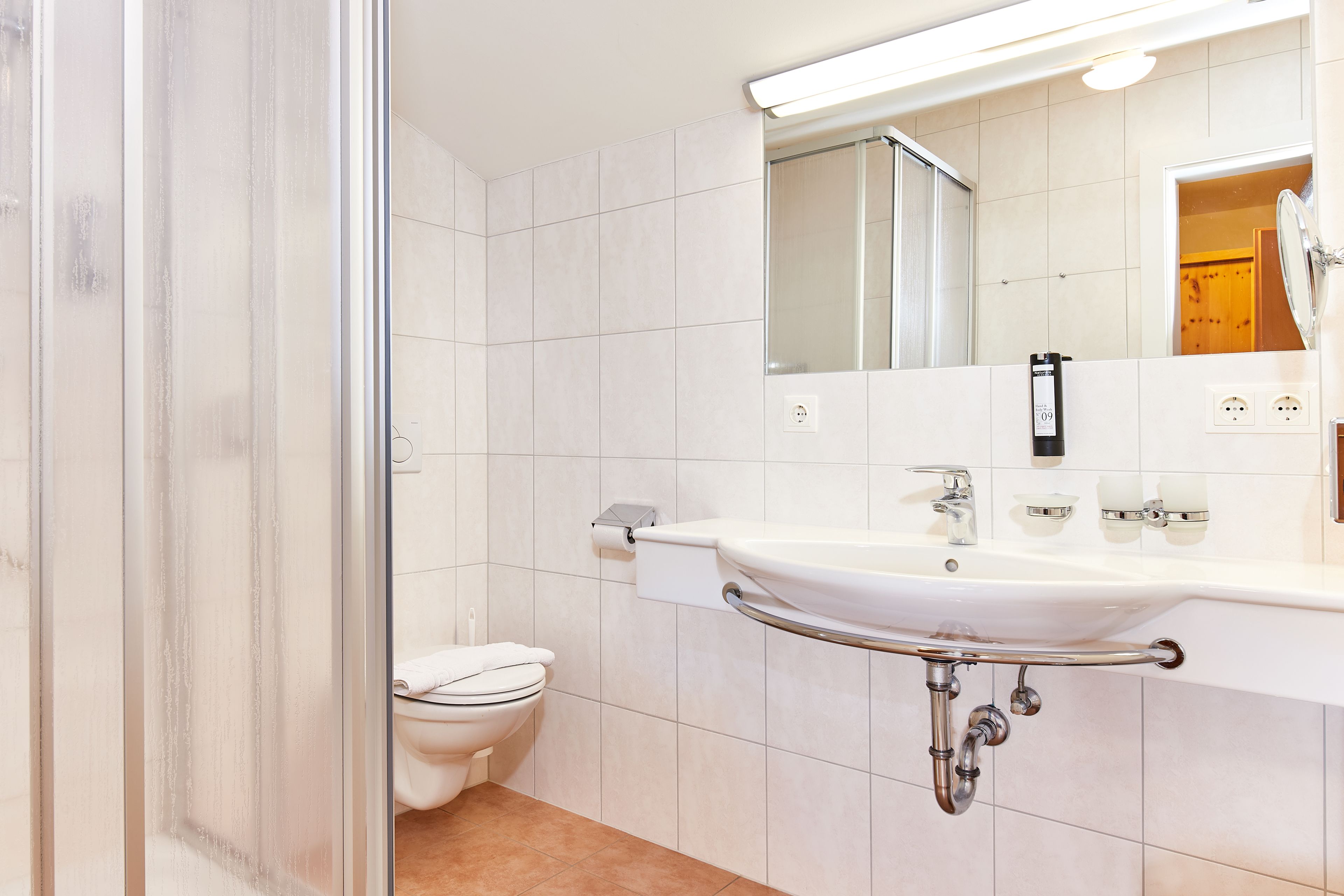 family room, 2 bedrooms (comfort) | bathroom | free toiletries, hair dryer, bathrobes, towels