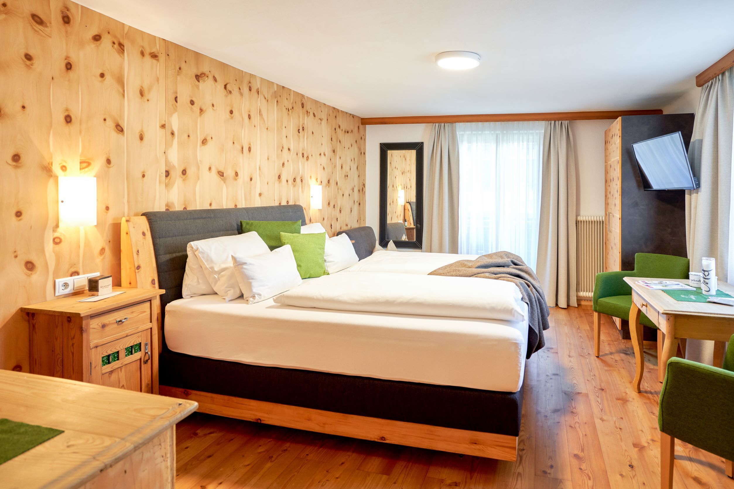 Phòng dành cho gia đình | Bộ đồ giường kháng dị ứng, két bảo mật tại phòng, bàn 