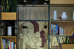 Library - Nova Hotel Yerevan (Yerevan)