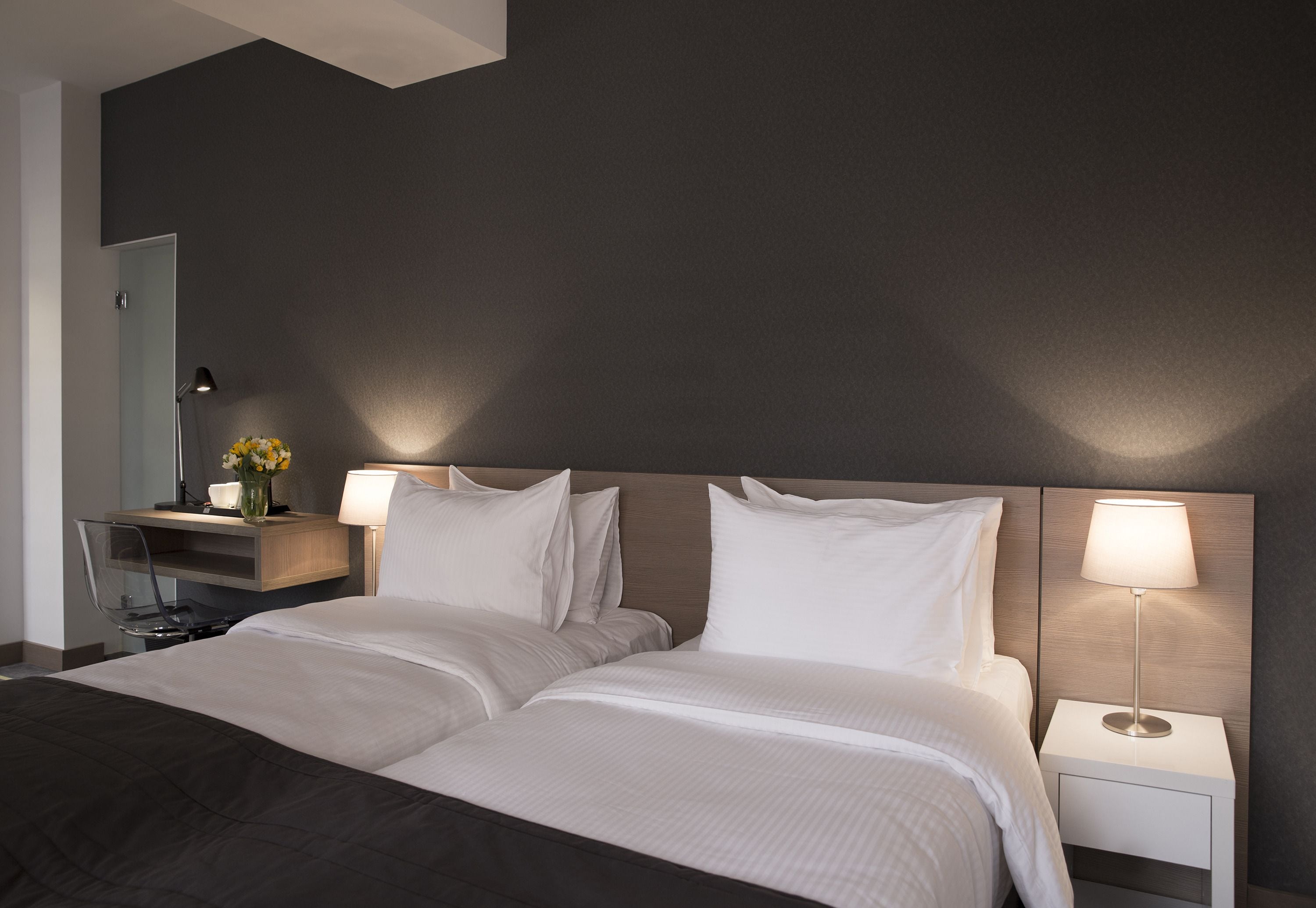 deluxe double or twin room | minibar, in-room safe, soundproofing, free wifi