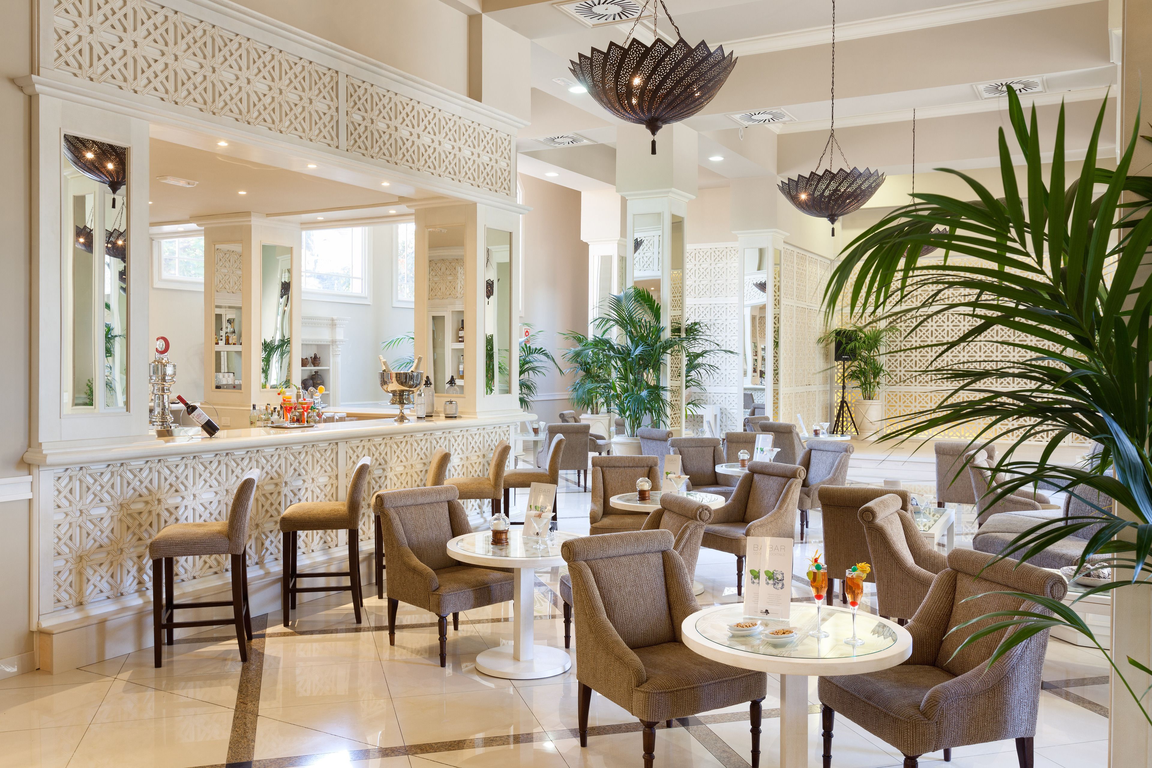 2 bars/lounges, poolside bar