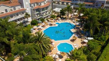 Outdoor pool, pool umbrellas, sun loungers