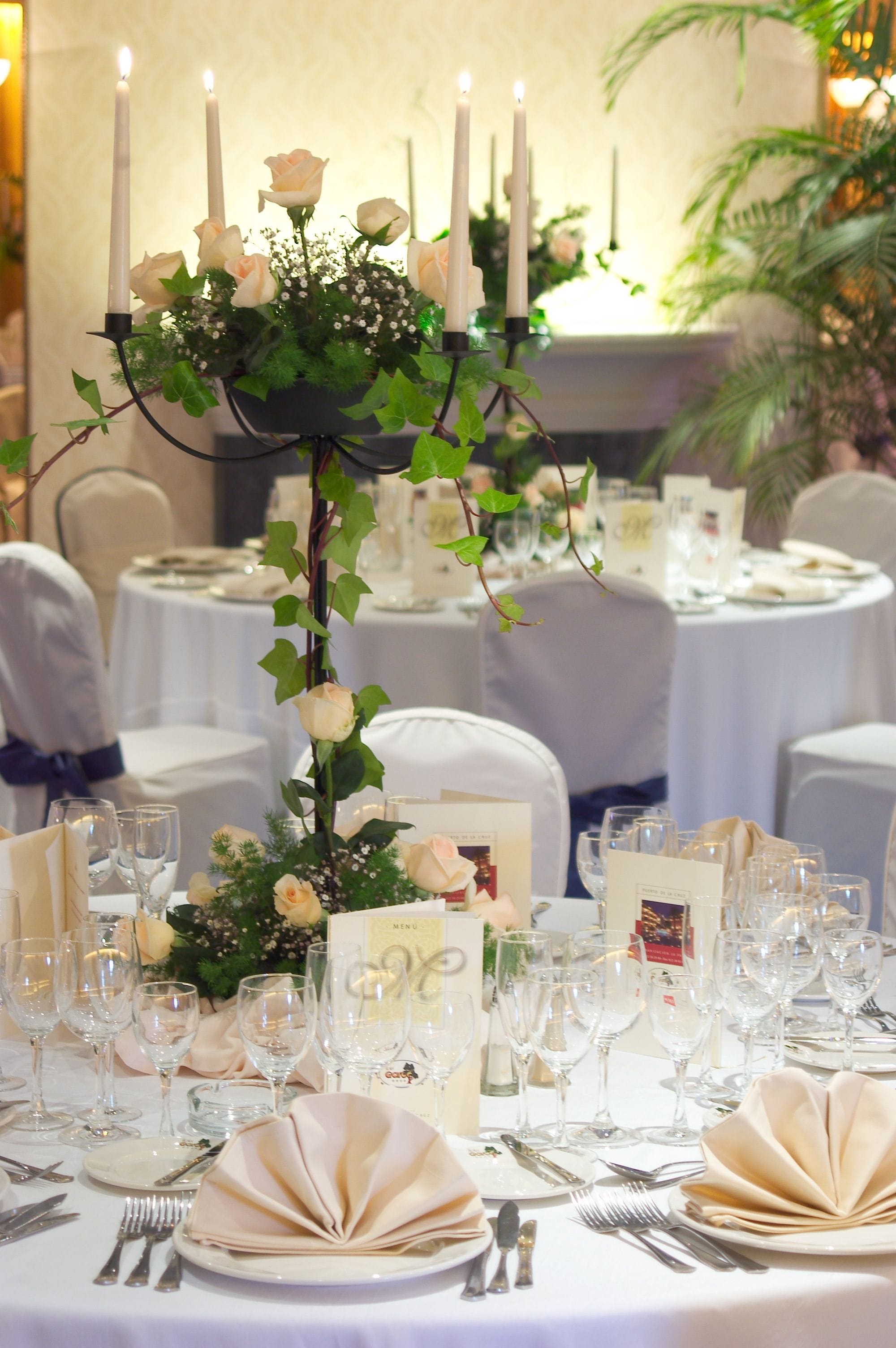 2 restaurants, breakfast served