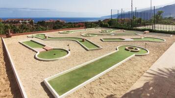 Mini-golf