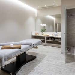 Couples treatment room(s), sauna, hot tub, steam room
