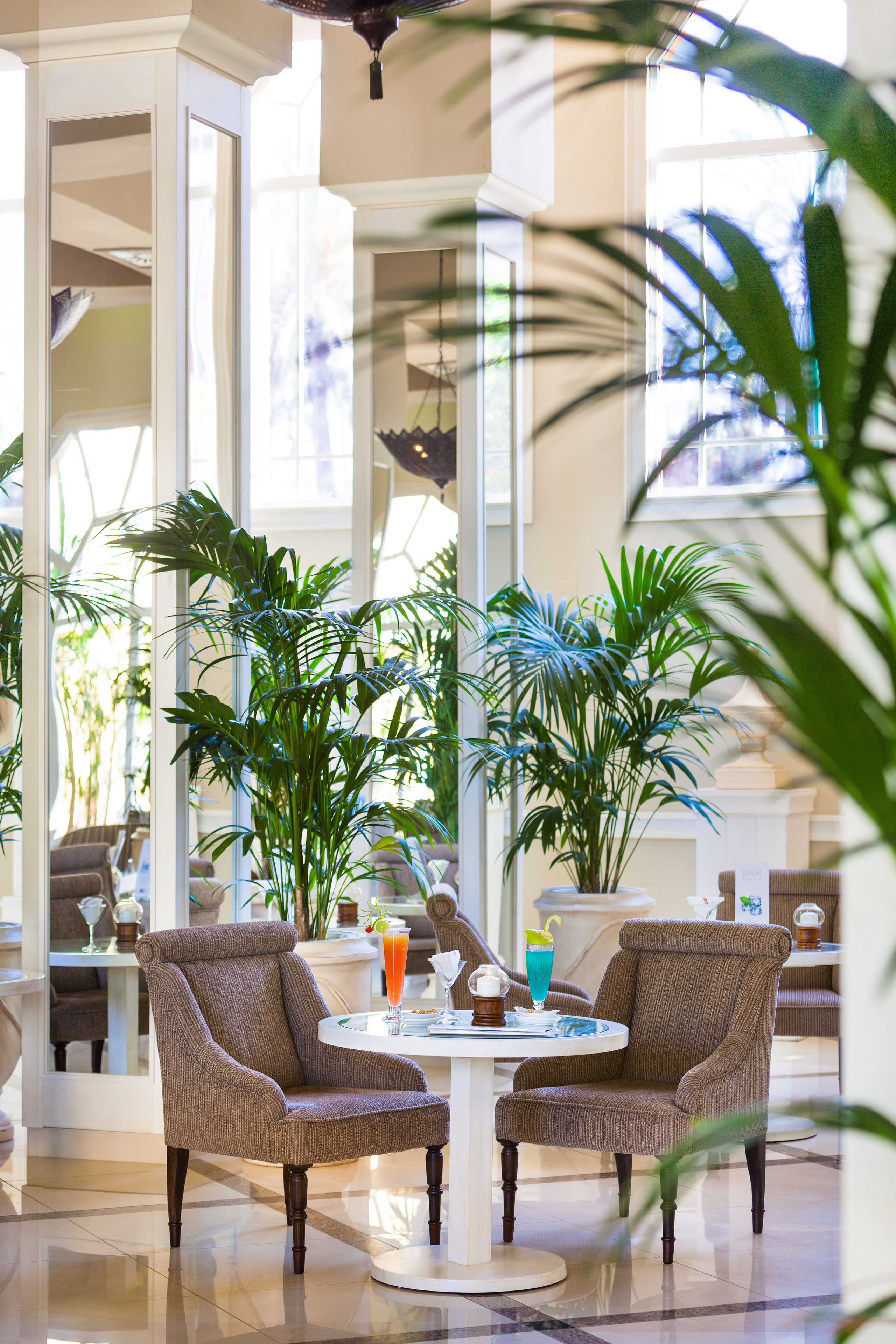 2 bars/lounges, poolside bar