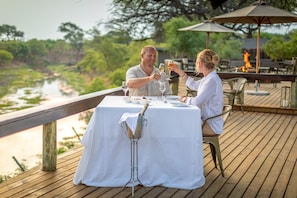Outdoor dining - Mogotlho Safari Lodge (Maun)