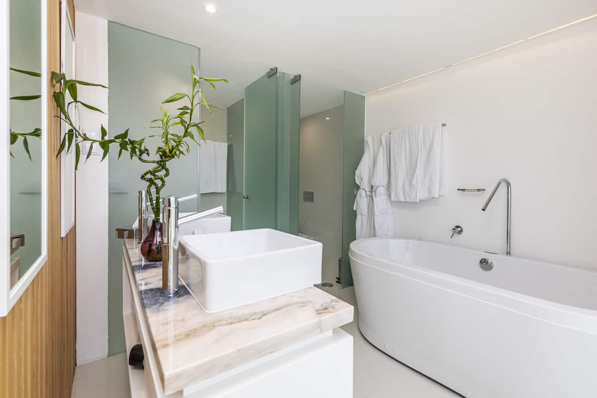 suite | bathroom | free toiletries, hair dryer, slippers, towels