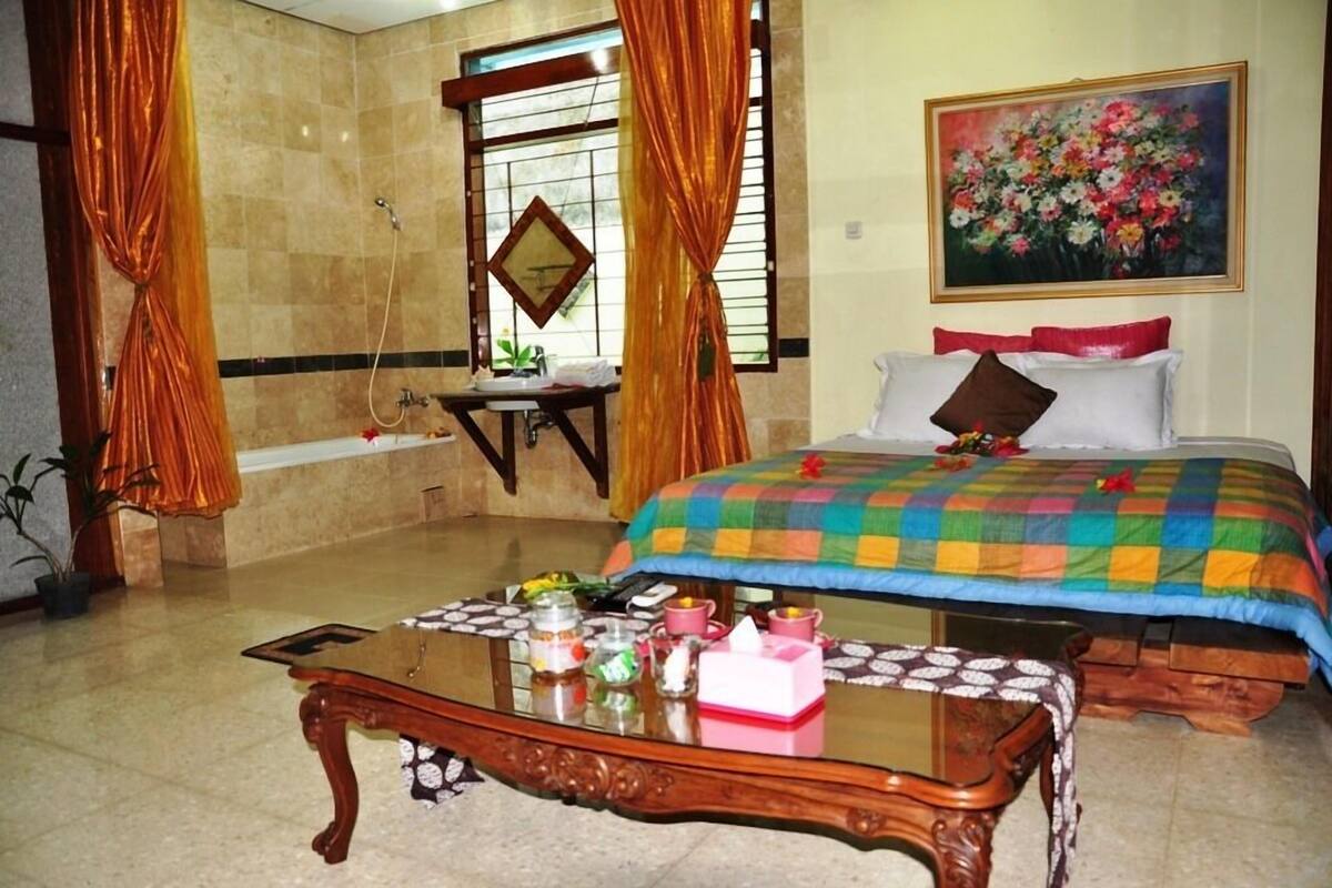 Superior Room | Desk, blackout drapes, WiFi (free)