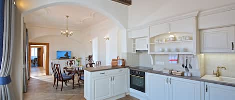 Departamento de lujo, 3 habitaciones, para no fumadores, 2 baños | Cocina privada | Microondas, parrilla de estufa, lavavajillas y cafetera de espresso
