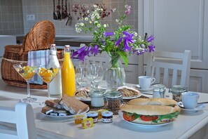Tägliches kontinentales Frühstück gegen Gebühr