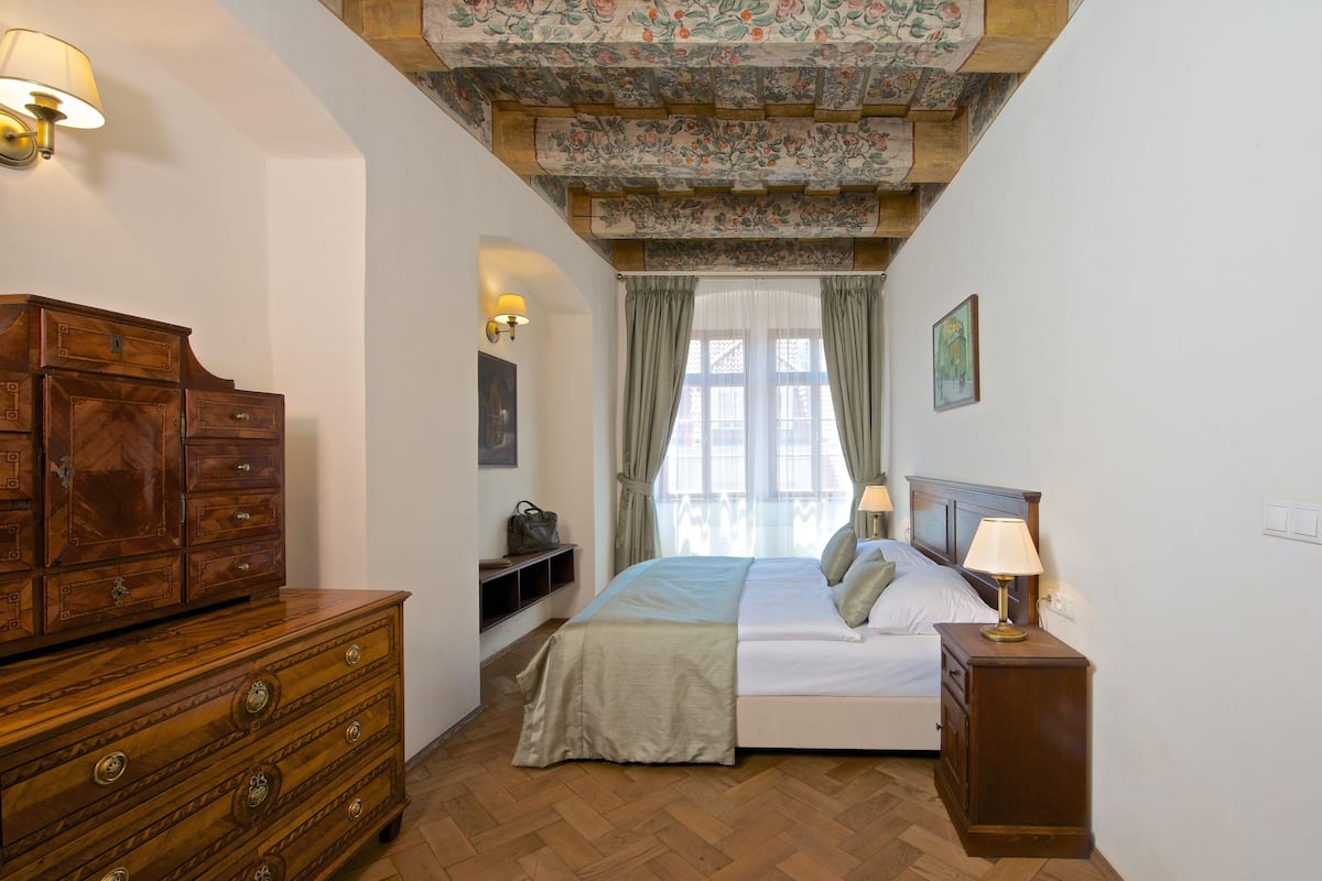 Departamento de lujo, 3 habitaciones, para no fumadores, 2 baños | 1 habitación, ropa de cama hipoalergénica y camas con efecto memoria