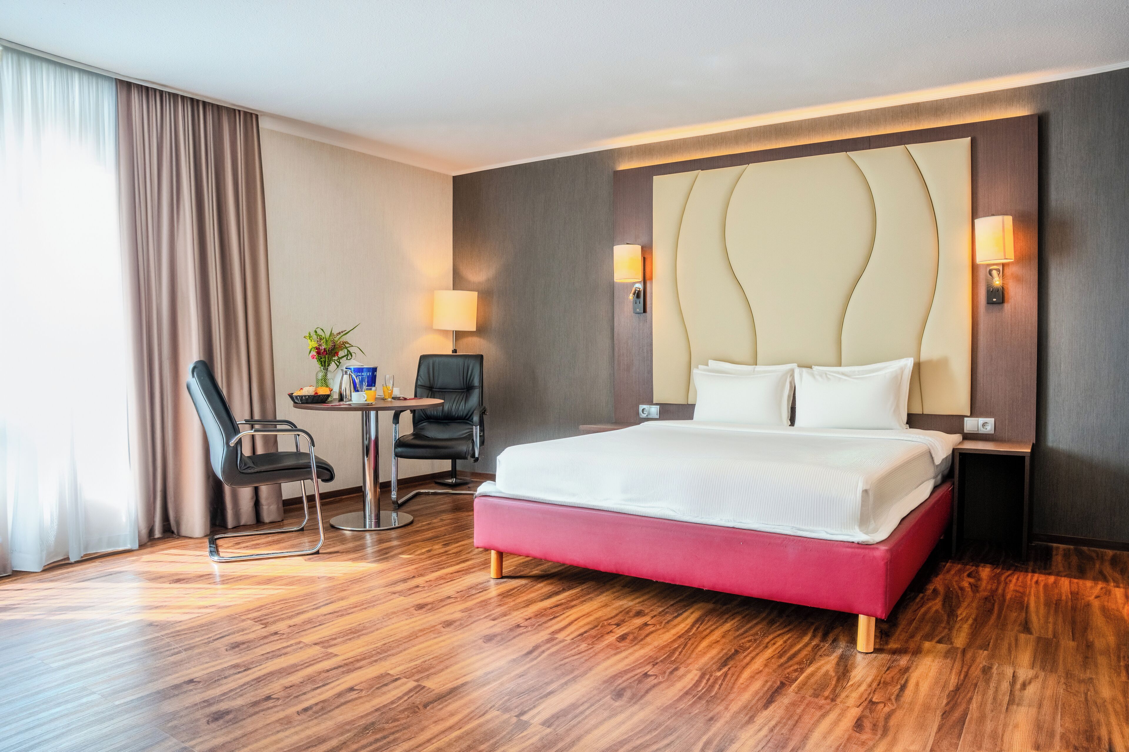 Bureau, chambres insonorisées, lits bébé (gratuits), Wi-Fi gratuit