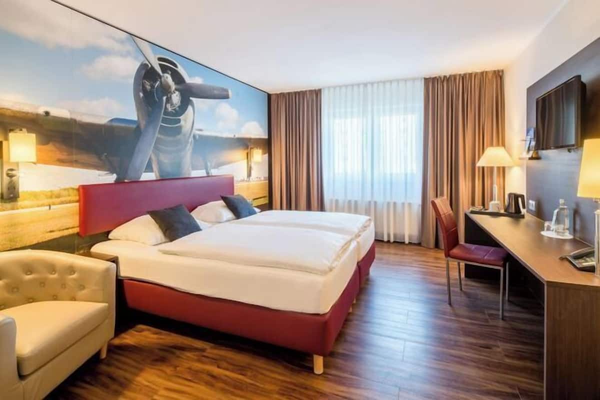 1 slaapkamer, een bureau, geluiddichte muren, gratis babybedden