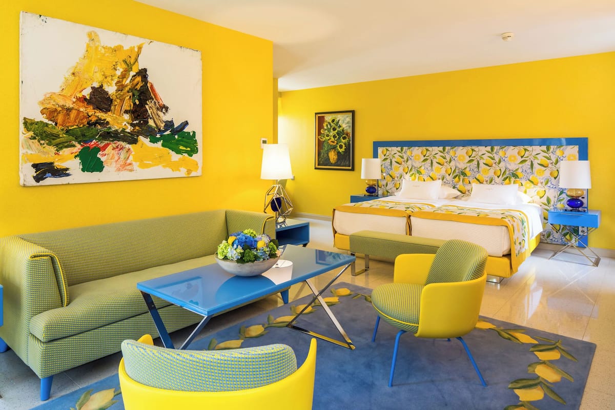 Deluxe Suite | Egyptian cotton sheets, premium bedding, pillow-top beds, minibar