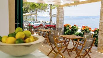 Private beach nearby, white sand, beach umbrellas, beach towels