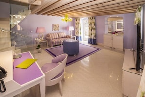 Luxury Suite | Living area