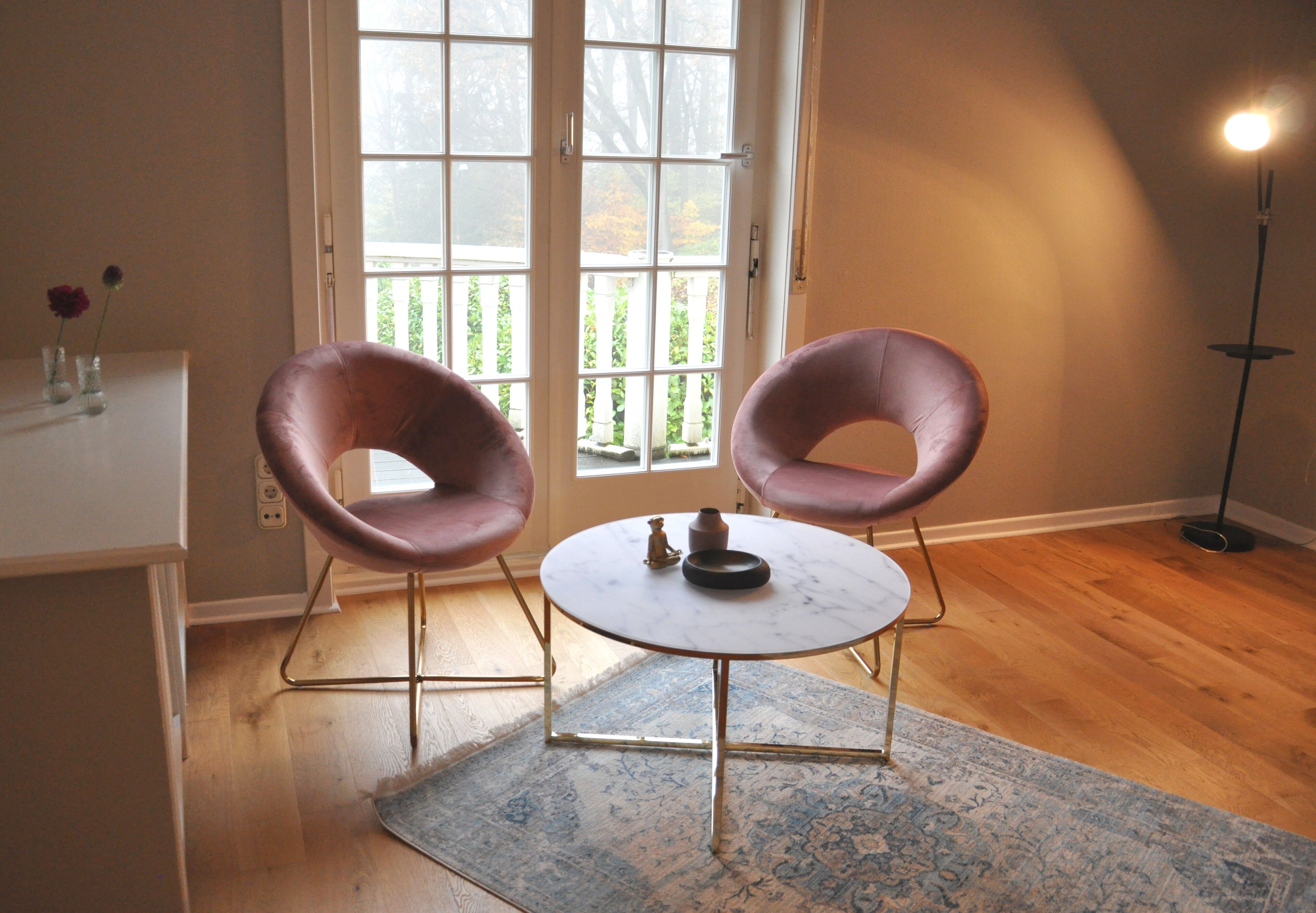 30-inch flat-screen tv with cable channels, tv