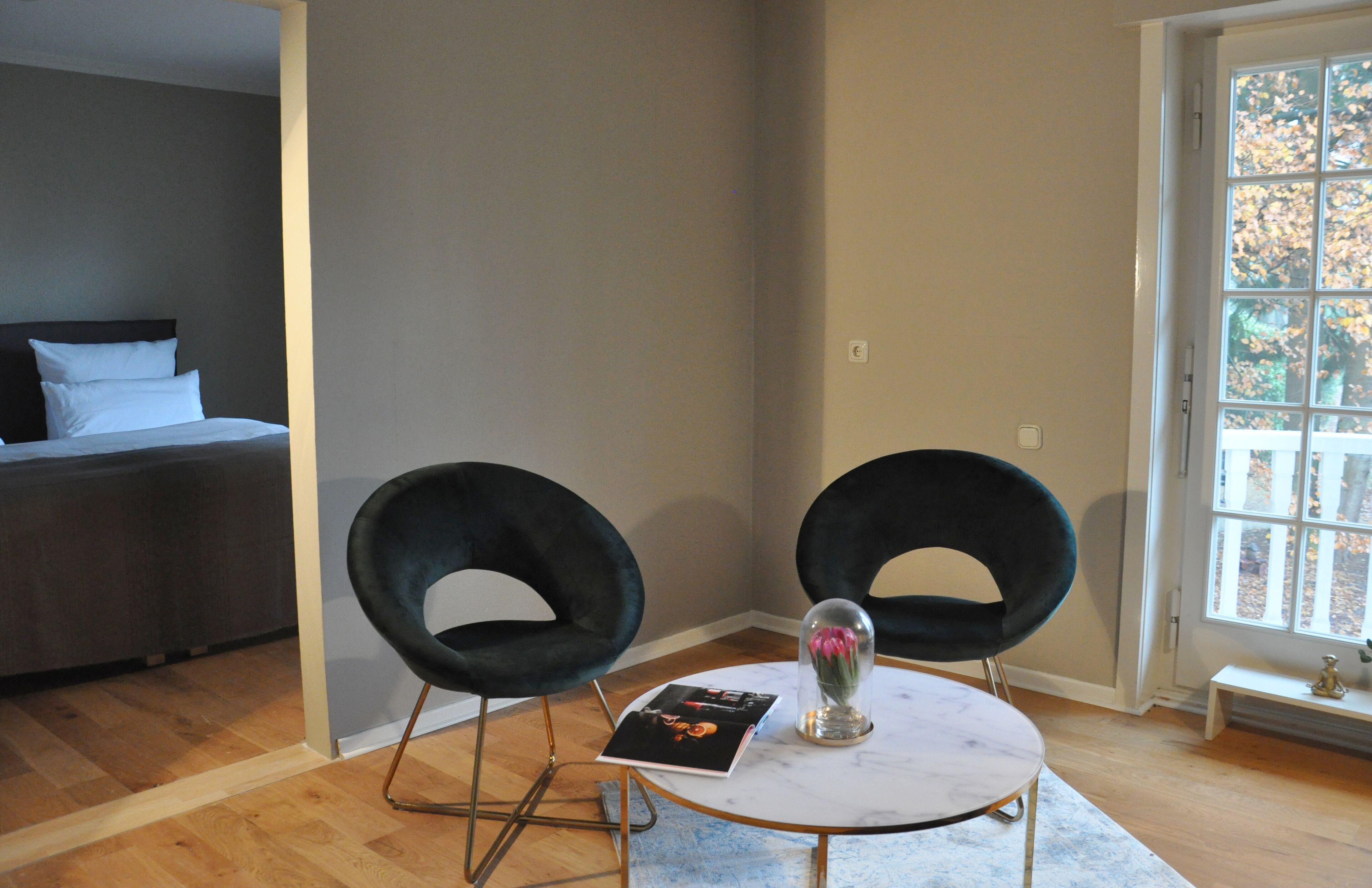 30-inch flat-screen tv with cable channels, tv