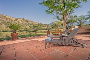 Studio-suite til brudepar - badekar - søudsigt | Overnatningsstedets område