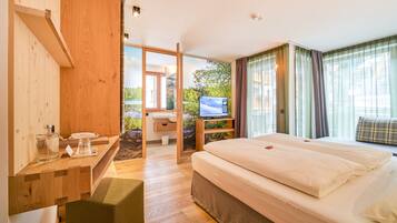 Superior Double Room, Terrace, Mountain View (Deluxe) | Minibar, in-room safe, individually decorated, individually furnished
