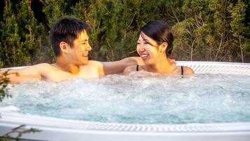 Bồn tắm spa ngoài trời