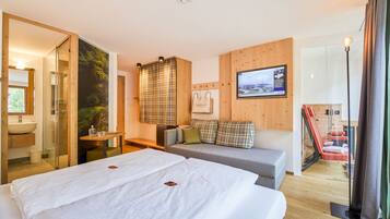 Phòng đôi Premium (Relax) | Minibar, két bảo mật tại phòng, trang trí khác biệt