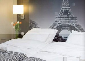 Caja fuerte, escritorio, wifi gratis y ropa de cama