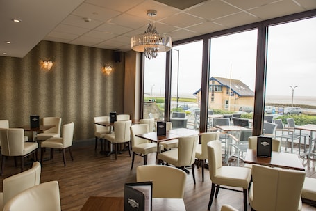 2 restaurants, breakfast, lunch, dinner served; Spanish cuisine