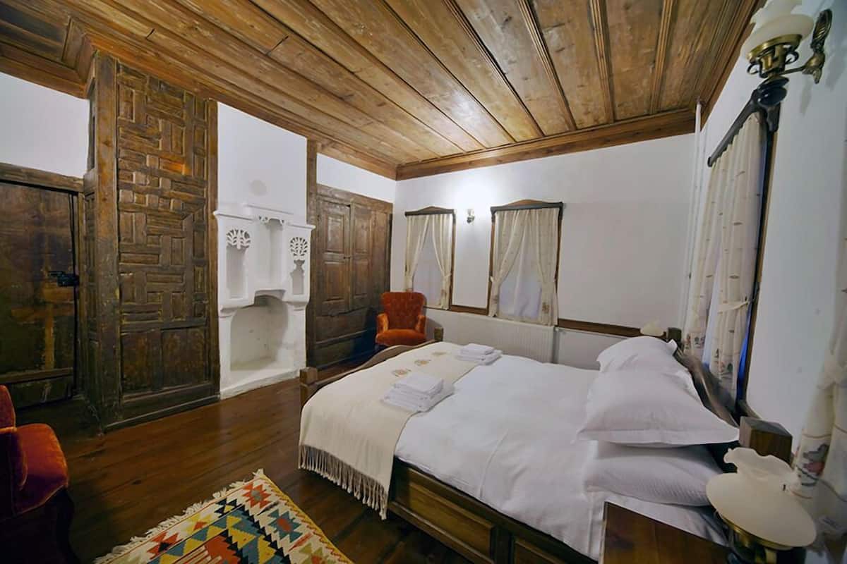 minibar, in-room safe, blackout curtains, free wifi