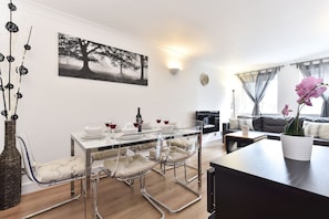 Superior Apartment, 2 Bedrooms | Living area