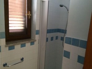 مستلزمات مجانية للعناية الشخصية، مناشف