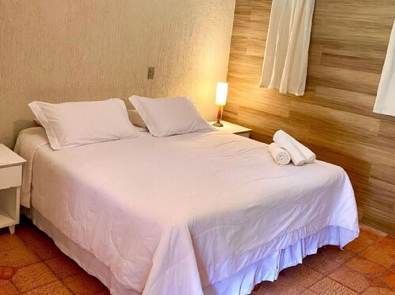 Bar mini, langsir/tirai gelap terus, seterika/papan seterika 