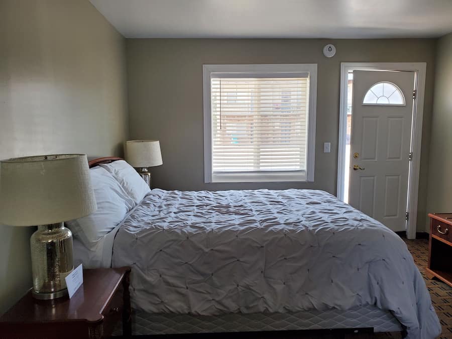 Deluxe kamer, 1 queensize bed, niet-roken | Een strijkplank/strijkijzer, gratis wifi, beddengoed