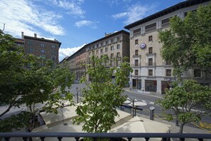 Suite Sénior, balcon, vue ville | Vue de la chambre