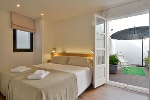 Deluxe-Apartment, 2 Schlafzimmer, Terrasse | Bettwäsche aus ägyptischer Baumwolle, hochwertige Bettwaren