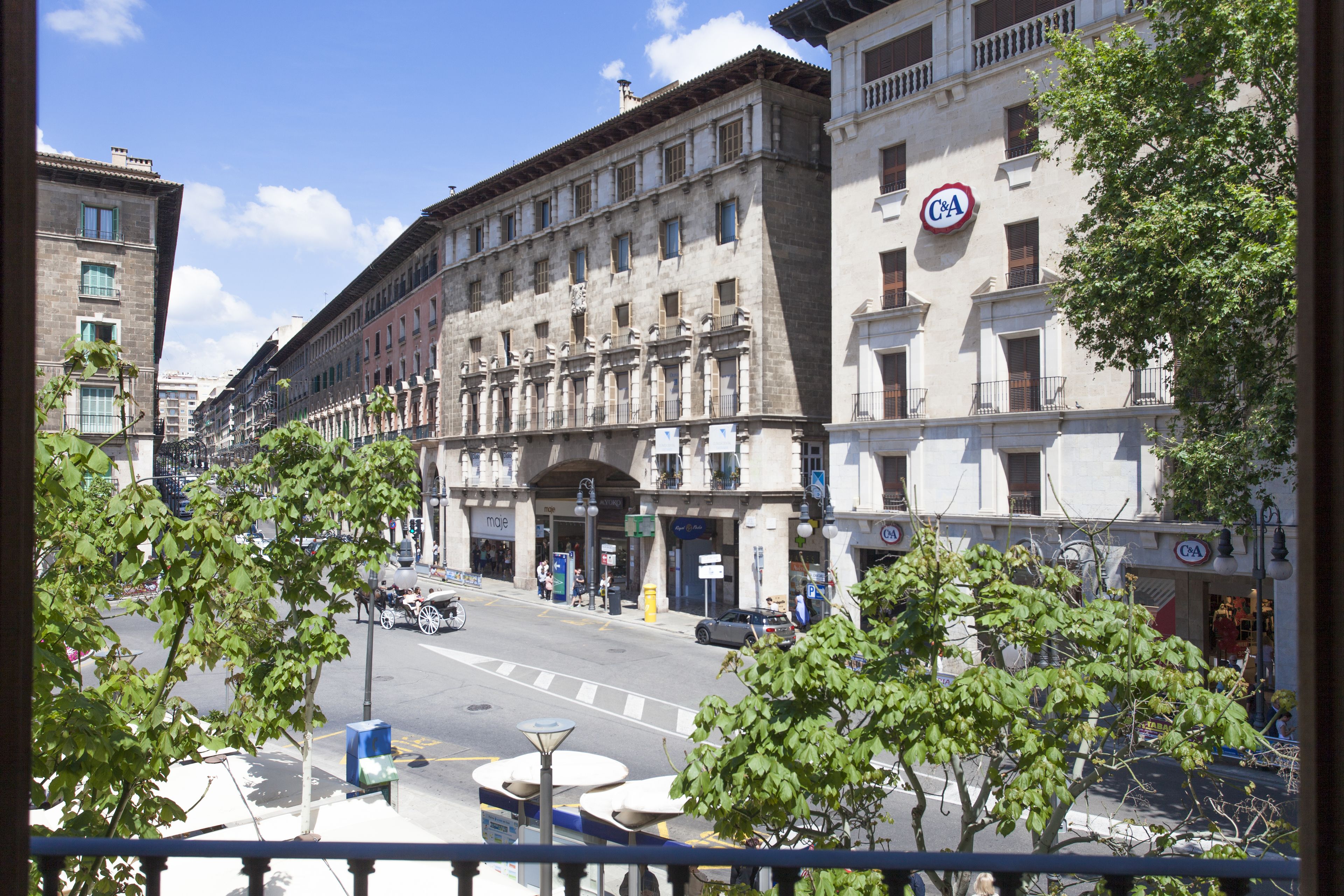 deluxe suite, city view | view from room