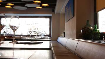 Petit déjeuner, déjeuner et dßner servis sur place