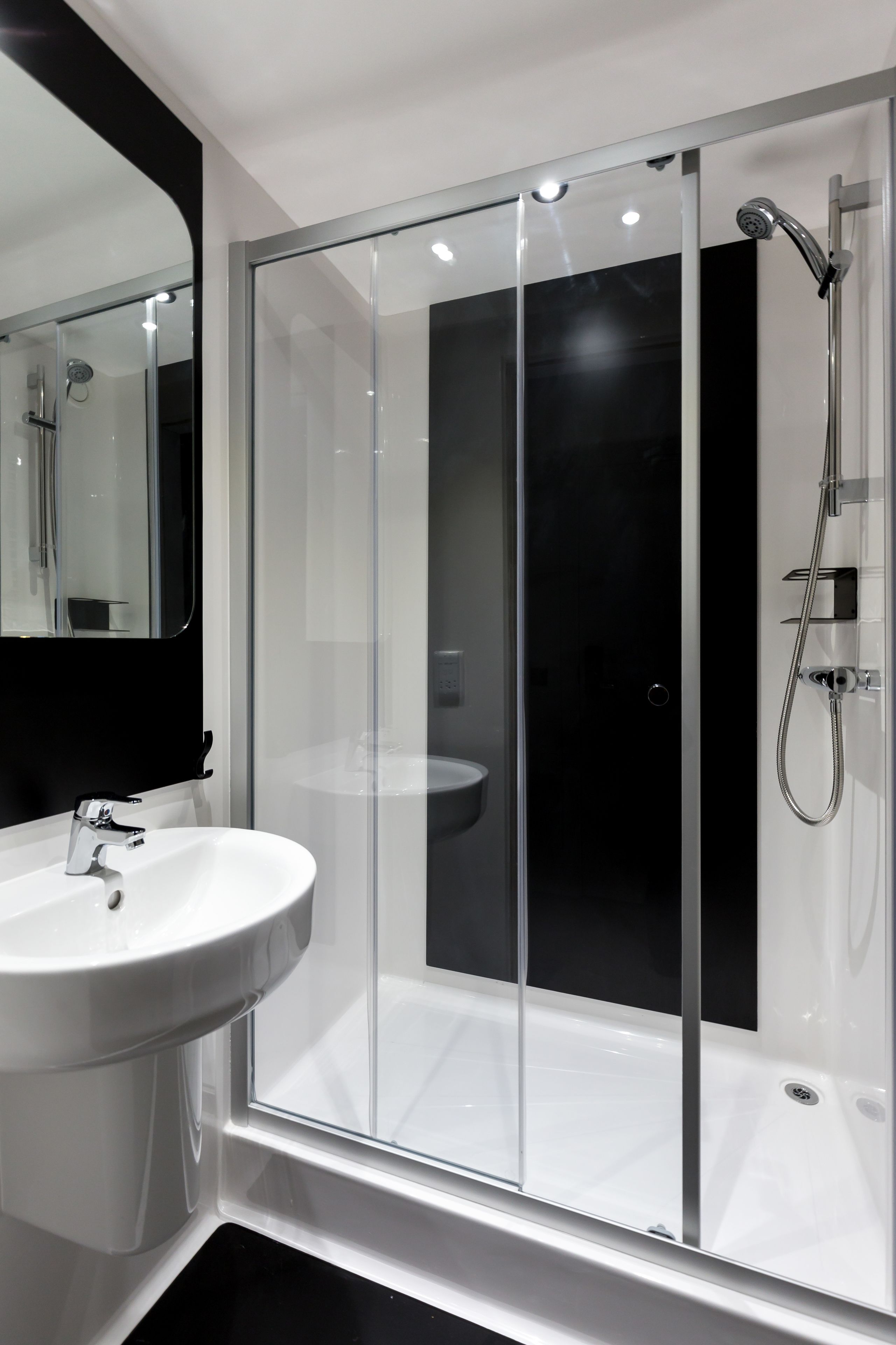 single room, shared bathroom | iron/ironing board, free wifi, bed sheets