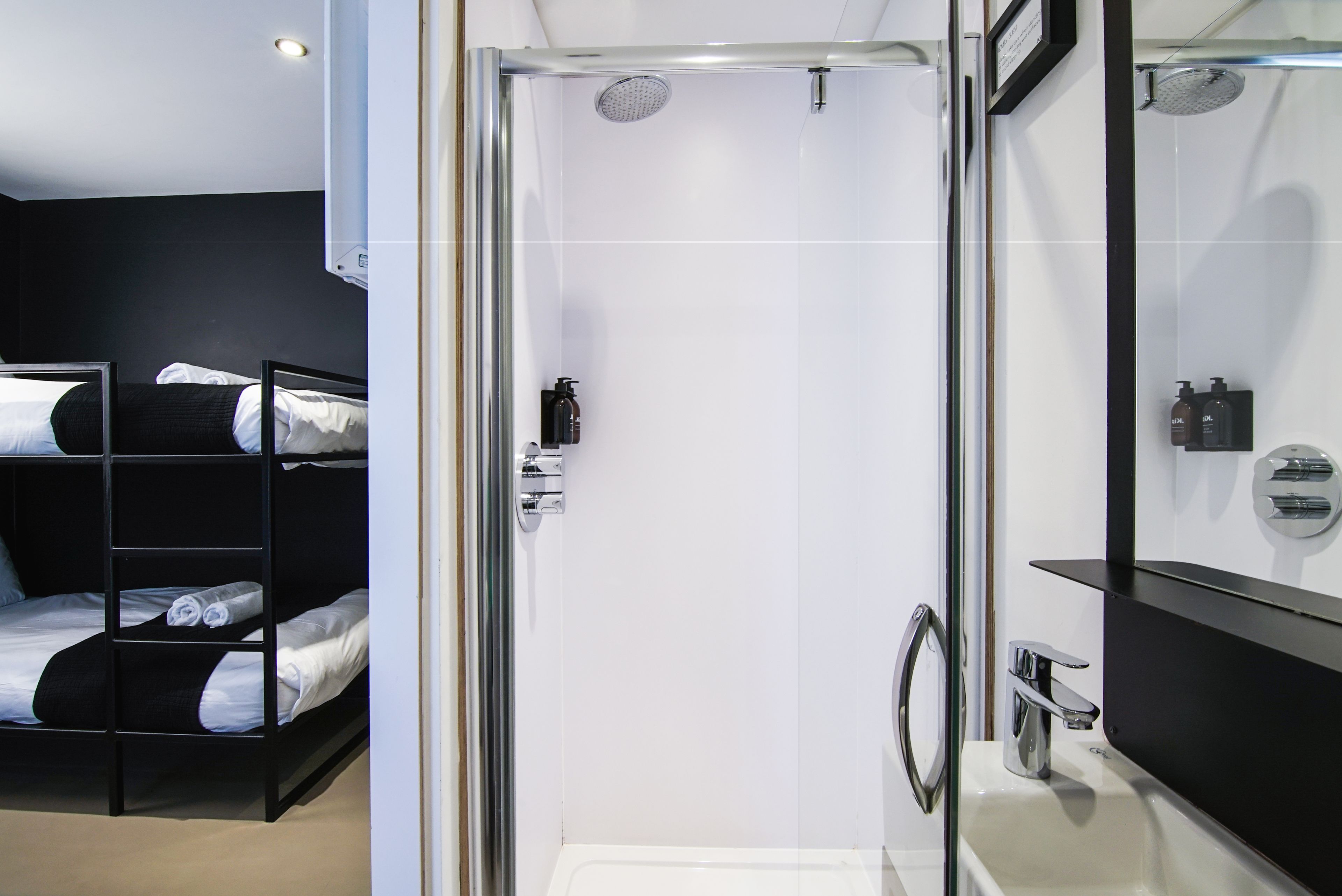 quadruple room | iron/ironing board, free wifi, bed sheets