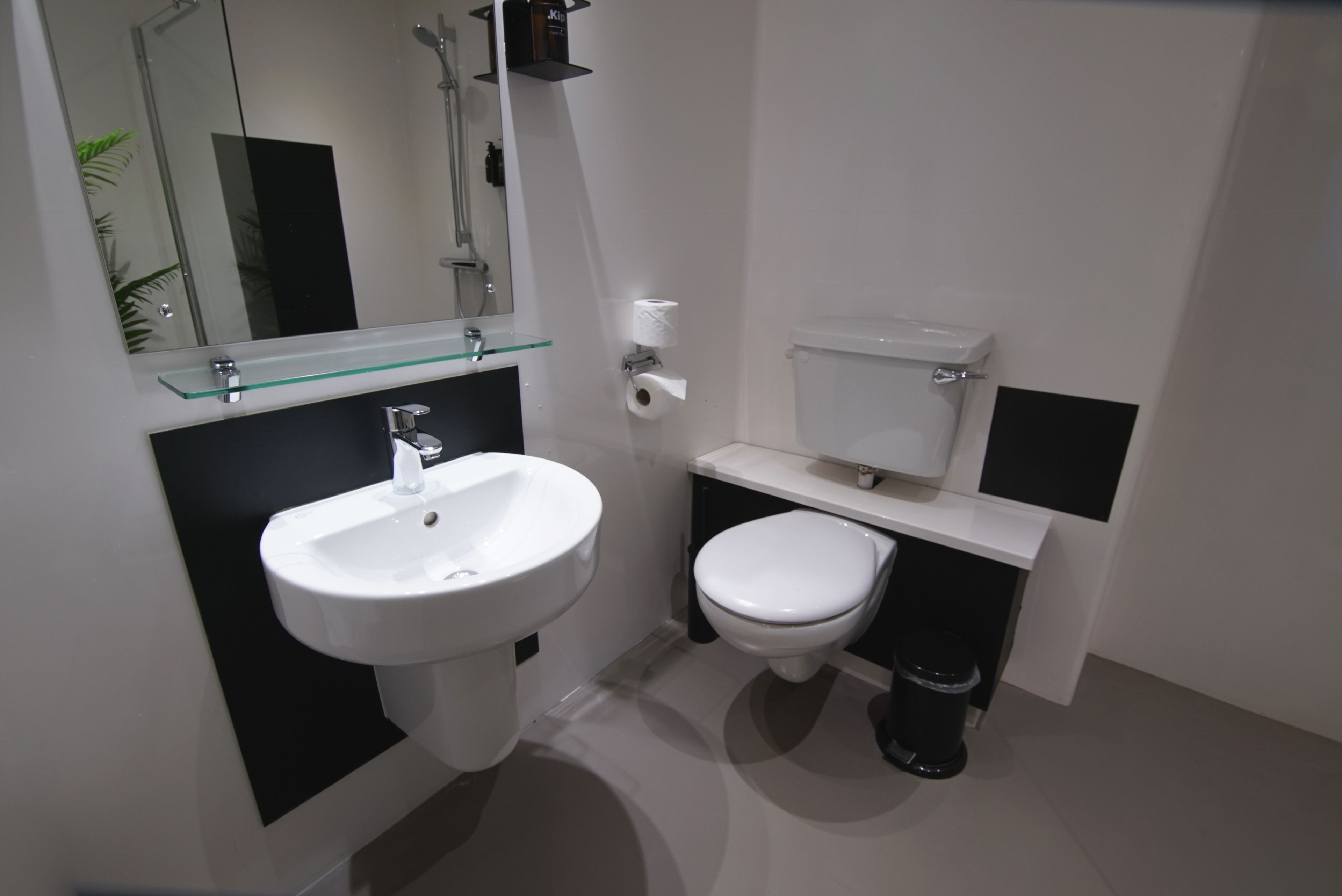 studio, 1 double bed, kitchen (small studio) | bathroom | hair dryer, towels