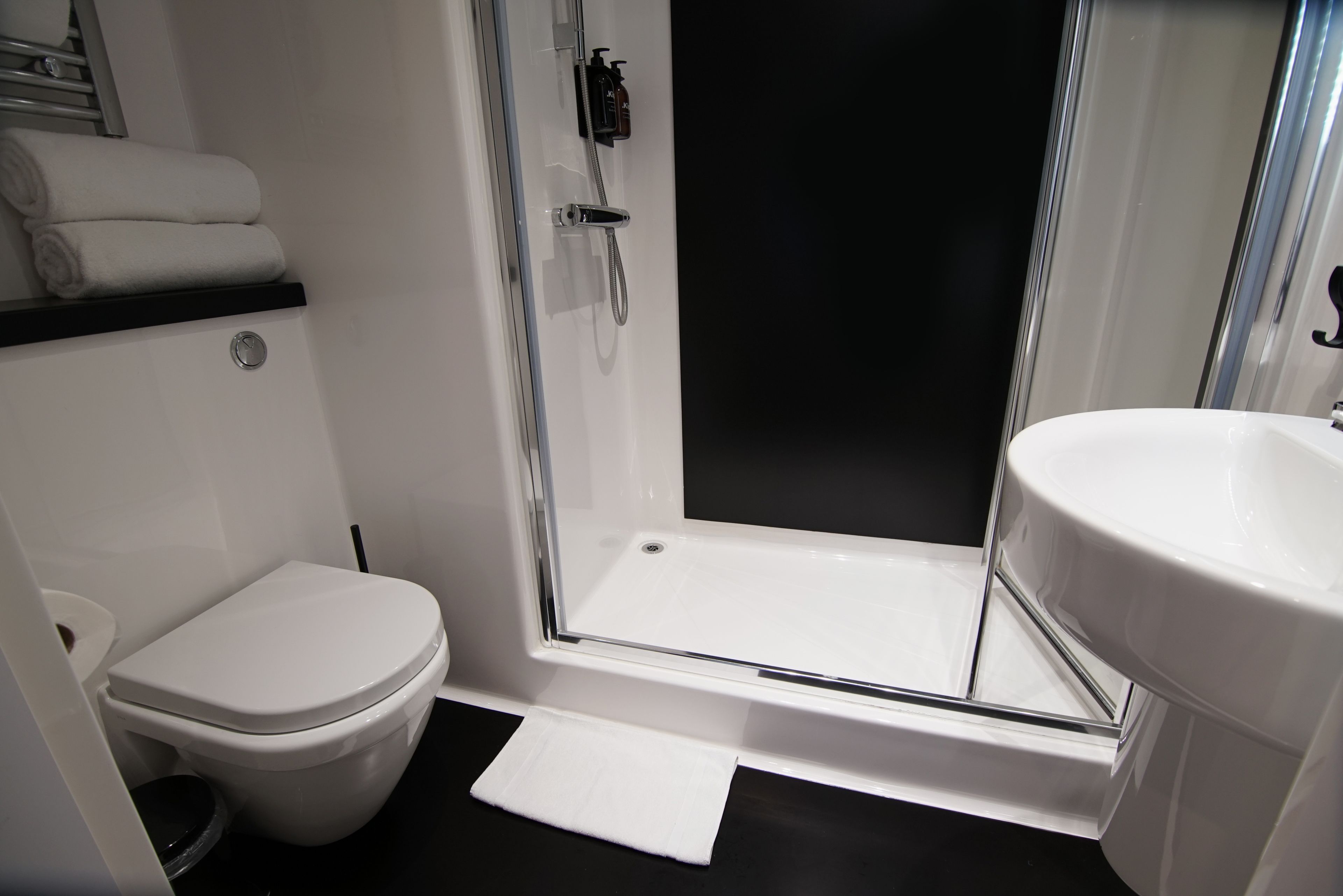 penthouse, kitchen | bathroom | hair dryer, towels