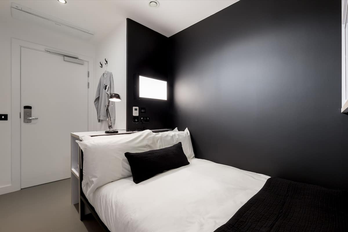 Single Room, Ensuite | Iron/ironing board, free WiFi, bed sheets